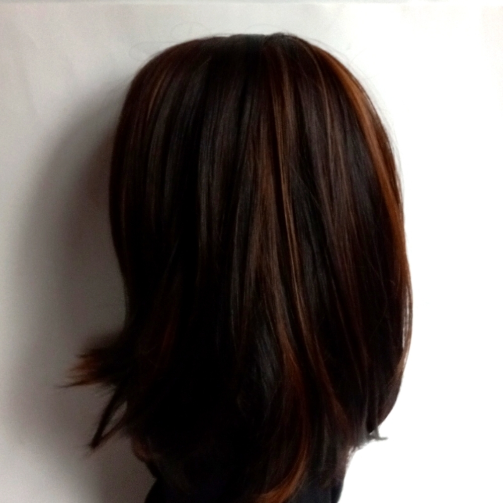 WIG BROWN WITH HIGHLIGHTS